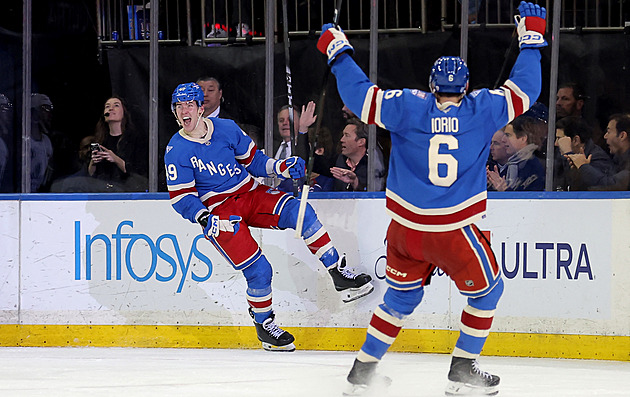 Debatoval s Jágrem, hrál na MS, skóroval v NHL. Plním si sny, přiznává Chmelař