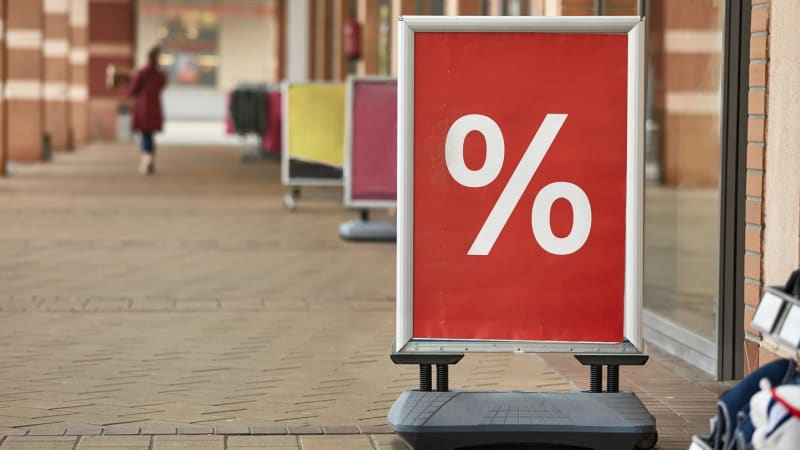 Češi jsou největšími lovci slev v Evropě. K nákupům podle ceny jsme tlačeni, říká analytik