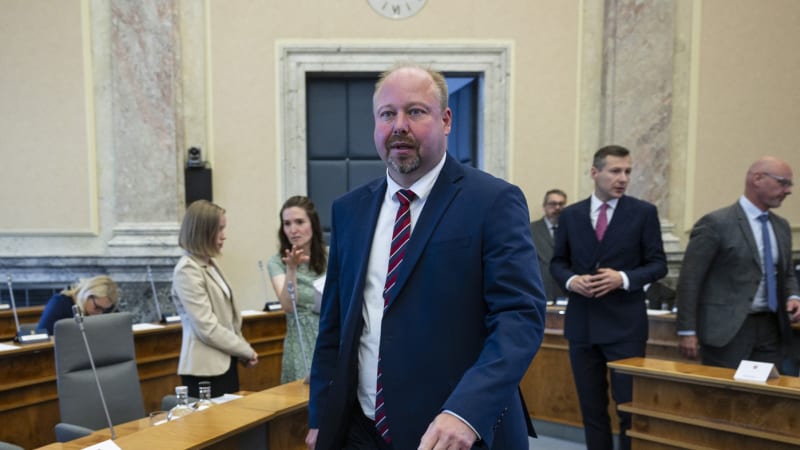 Brutálně zavraždil tříletou dceru, hrozí mu maximálně 10 let. Případ z Prahy řeší už i ministr