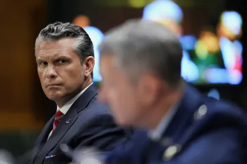 Hegseth čelí kritice generálů i republikánů