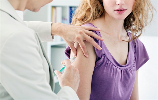 HPV způsobuje v Česku tisíce nádorů ročně. Stát chystá plán, jak je vymýtit