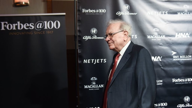 Věštec z Omahy odstupuje ze společnosti Berkshire Hathaway. Buffett předává vedení synovi