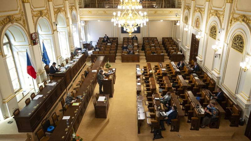 Revolta v koalici: Odmítnutí rozpočtu zvažují další poslanci. Vře to i mezi Motoristy