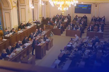TK poslaneckých klubů před jednáním sněmovny o nedůvěře vládě