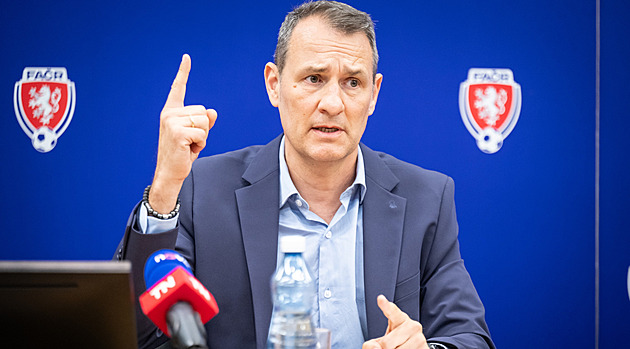 Komise rozhodčích se vrací k hodnocení situací. VAR zatím chyboval šestkrát