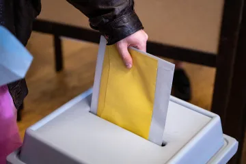 Skončily volby do zastupitelstev obcí a Senátu