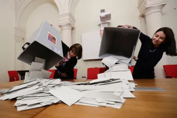V obecních volbách zbývá sečíst poslední procento okrsků
