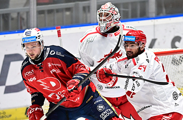 ONLINE: Třinec s Pardubicemi ve třetí části vyrovnává. Slaví Sparta, Kometa má bod
