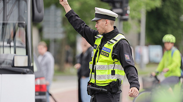Na tohle nemám, dojdu pěšky. Při kolapsu dopravy v Brně řídili křižovatky policisté