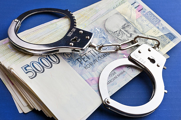 Seniorka věřila, že si kupuje zázračnou mast na klouby. Policie hledá další oběti